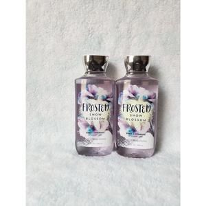 COPY - COPY - Bath & Body Works Frosted snow Blossom Shower Gel Set Of 2